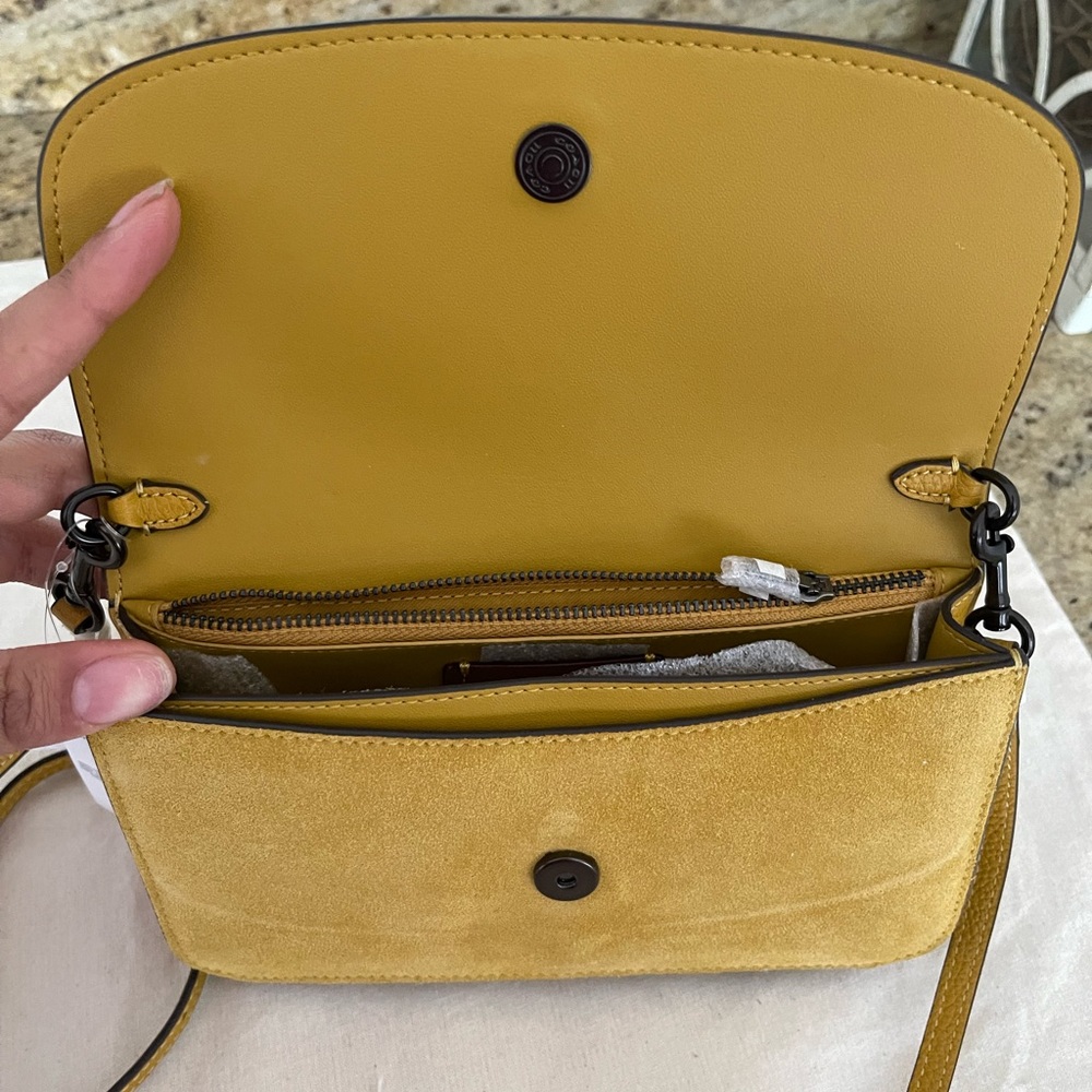 New coach leather crossbody - Picture 7 of 10